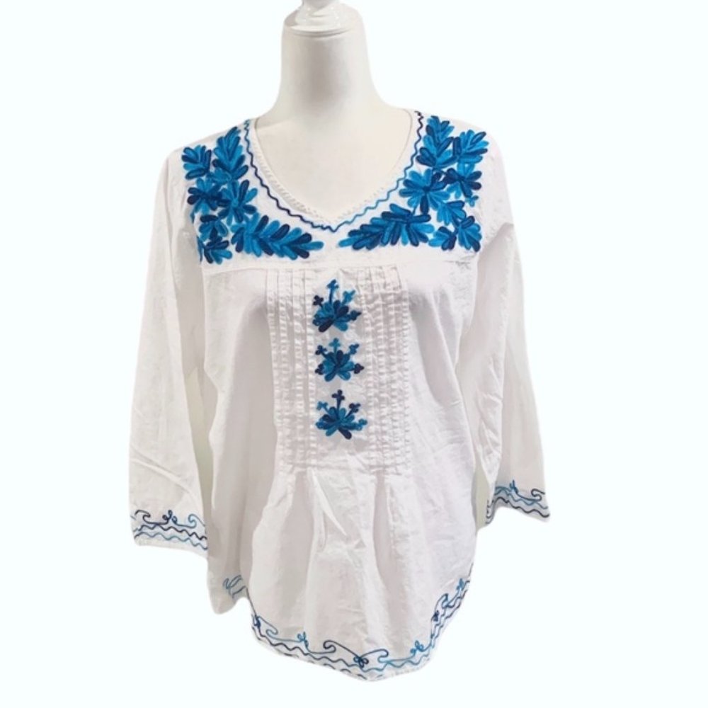 ClC Chic Connection White Blue Embroidered Top